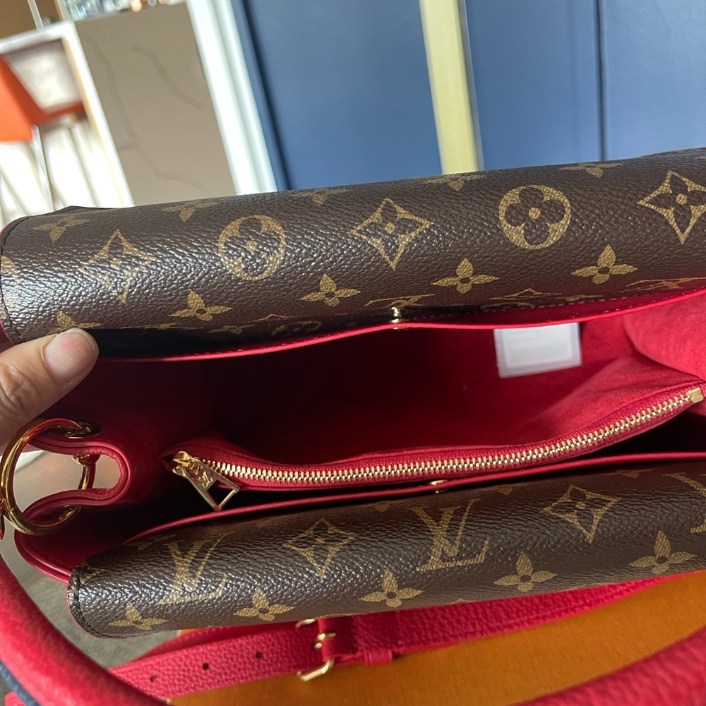 100% authentic Louis Vuitton never used with a soldier stripe